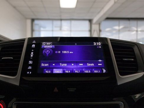 Used 2018 Honda Pilot Touring image 16