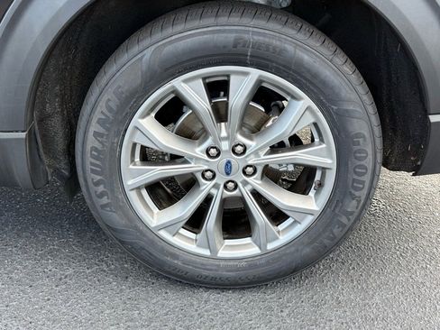 Certified 2022 Ford Explorer XLT w/ Equipment Group 202A image 15