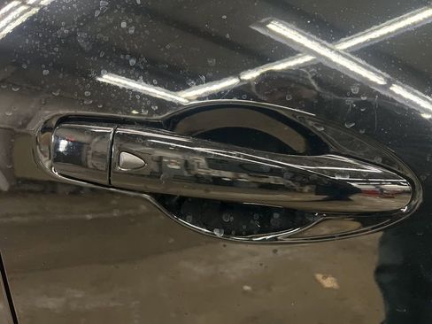 New 2025 Nissan Versa SR image 11