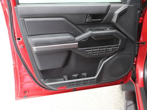 Used 2024 Toyota Tacoma SR5 AWD/4WD image 12