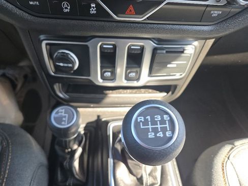 Used 2025 Jeep Wrangler Sport AWD/4WD image 34