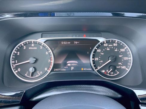 Used 2025 Nissan Pathfinder SV AWD/4WD image 24