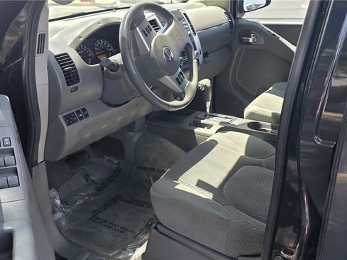 Used 2014 Nissan Frontier SV w/ SV Value Truck Package AWD/4WD image 15