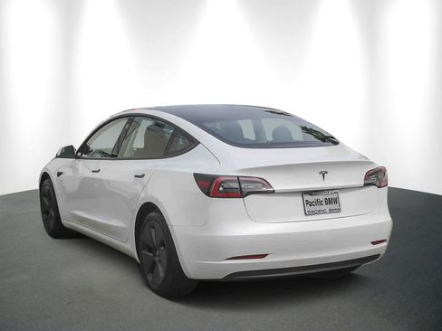 Used 2023 Tesla Model 3 Standard Range image 4