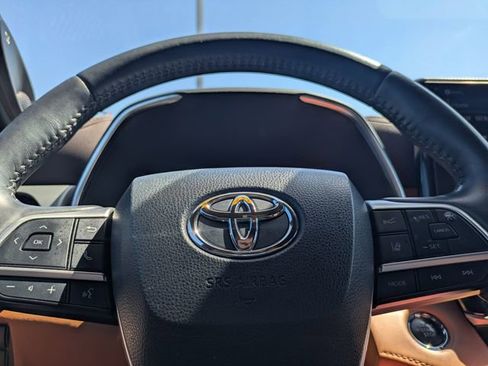 Used 2022 Toyota Highlander Platinum image 32