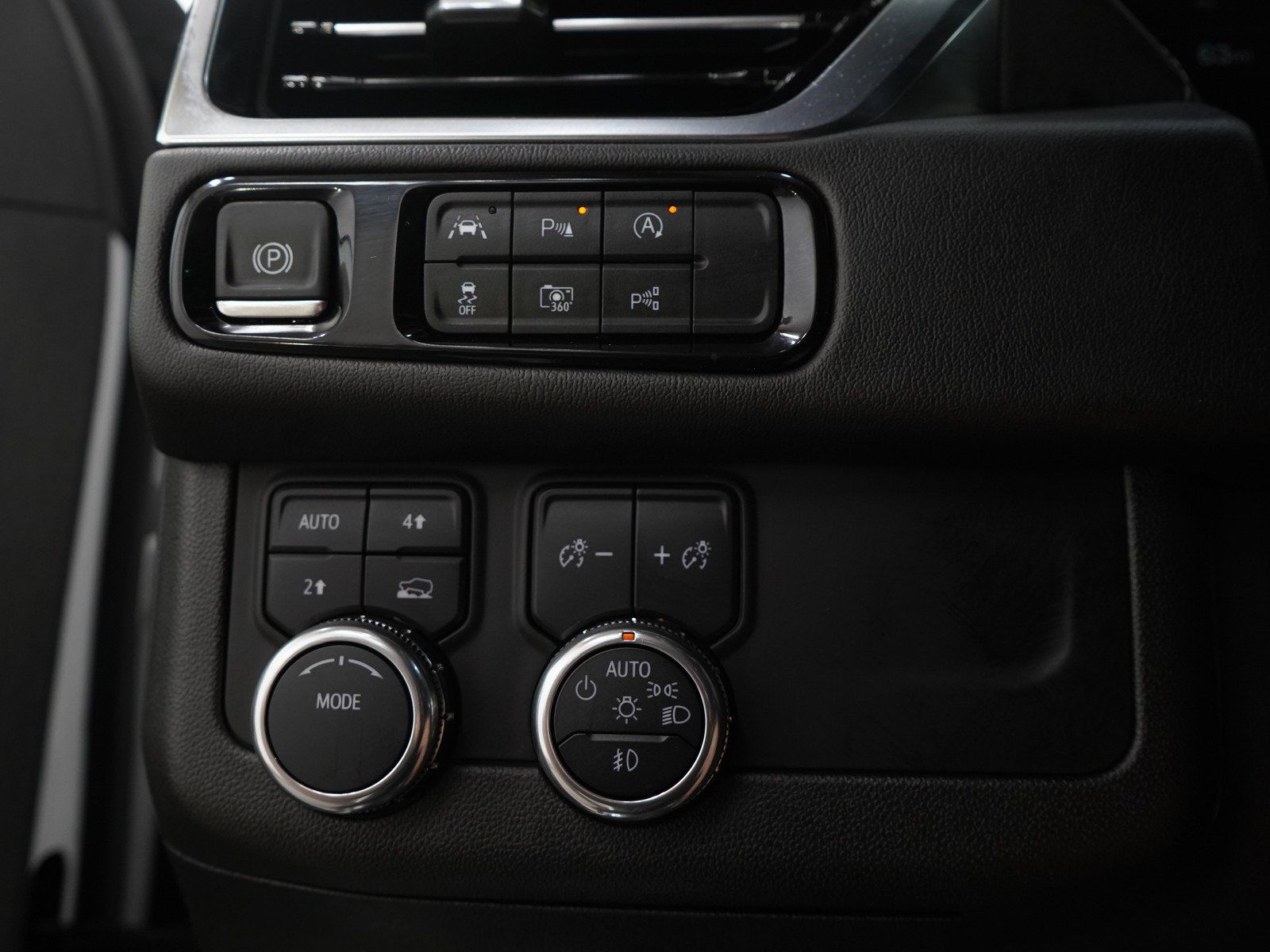 Used 2025 GMC Yukon XL Denali AWD/4WD image 27