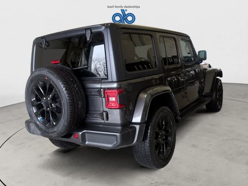 Used 2023 Jeep Wrangler Unlimited Sahara w/ Cold Weather Group AWD/4WD image 6