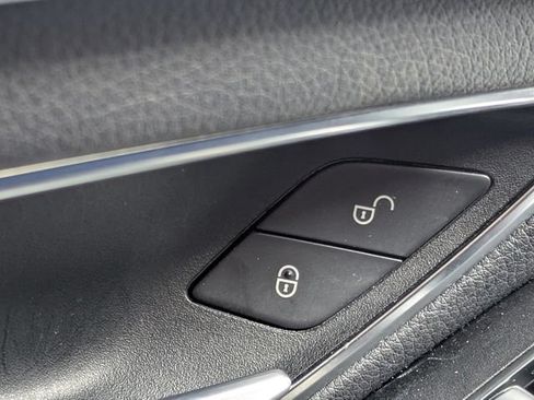 Used 2019 Mercedes-Benz C 300 Sedan image 28