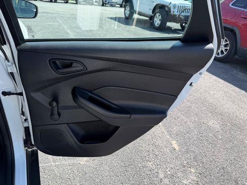 Used 2014 Ford Focus S FWD image 17