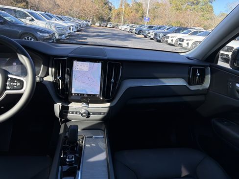 Certified 2025 Volvo XC60 B5 Plus image 31