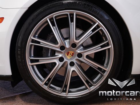 Used 2018 Porsche Panamera image 16