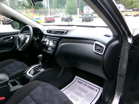 Used 2015 Nissan Rogue SV image 23