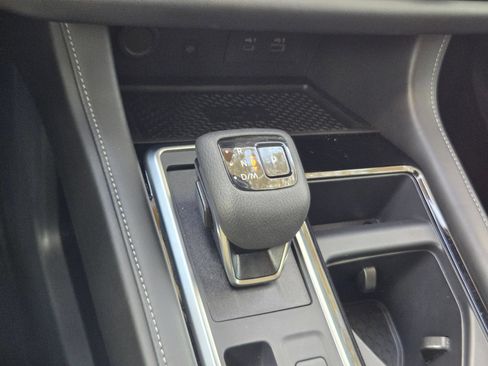 Used 2025 Nissan Pathfinder SL FWD image 18