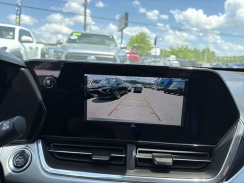 Used 2024 Chevrolet Trax LT w/ Driver Confidence Package FWD image 27