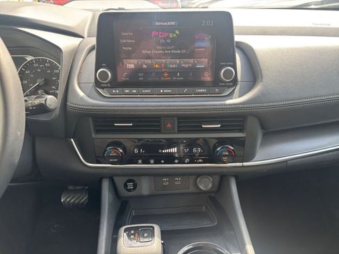 Used 2025 Nissan Rogue SV image 17