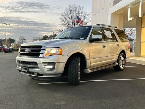 Used 2017 Ford Expedition Limited image 2