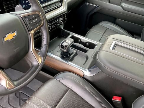 Certified 2022 Chevrolet Silverado 1500 High Country w/ High Country Premium Package AWD/4WD image 17