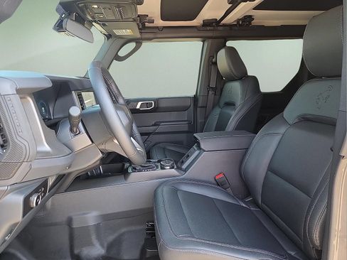 Used 2026 Ford Bronco Badlands AWD/4WD image 14