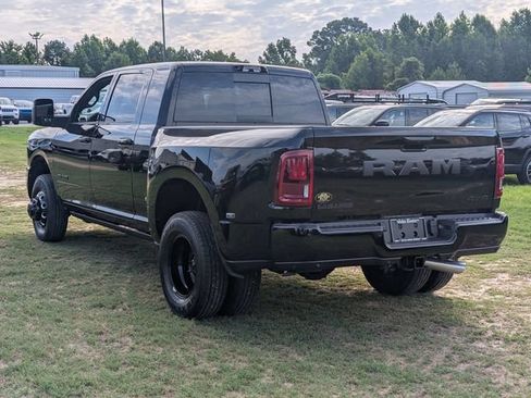 New 2026 RAM 3500 Laramie AWD/4WD image 5