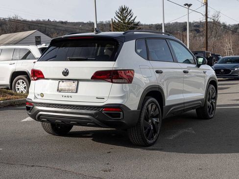 Used 2024 Volkswagen Taos SE image 4