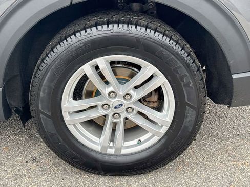 Used 2022 Ford Explorer XLT image 14