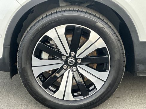 Certified 2023 Volvo XC40 Recharge Plus image 12