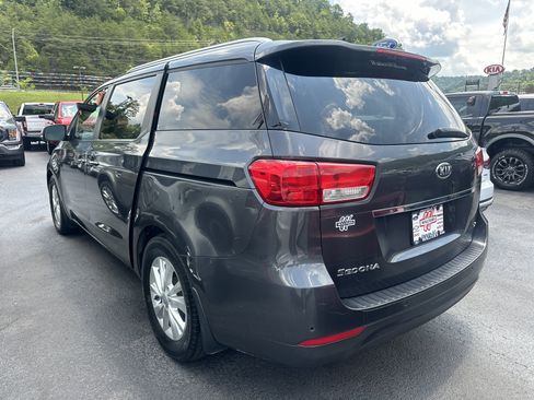 Used 2017 Kia Sedona LX w/ LX Essentials Premium Package FWD image 4
