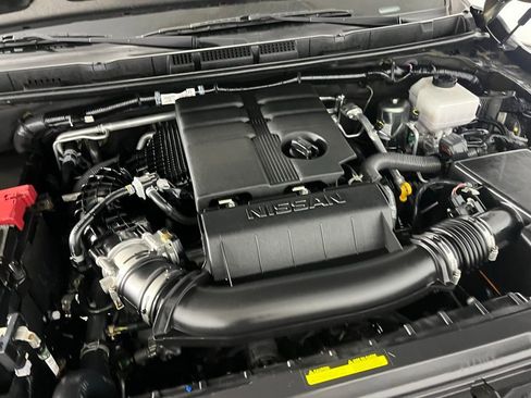 Used 2024 Nissan Frontier SV w/ Technology Package image 31