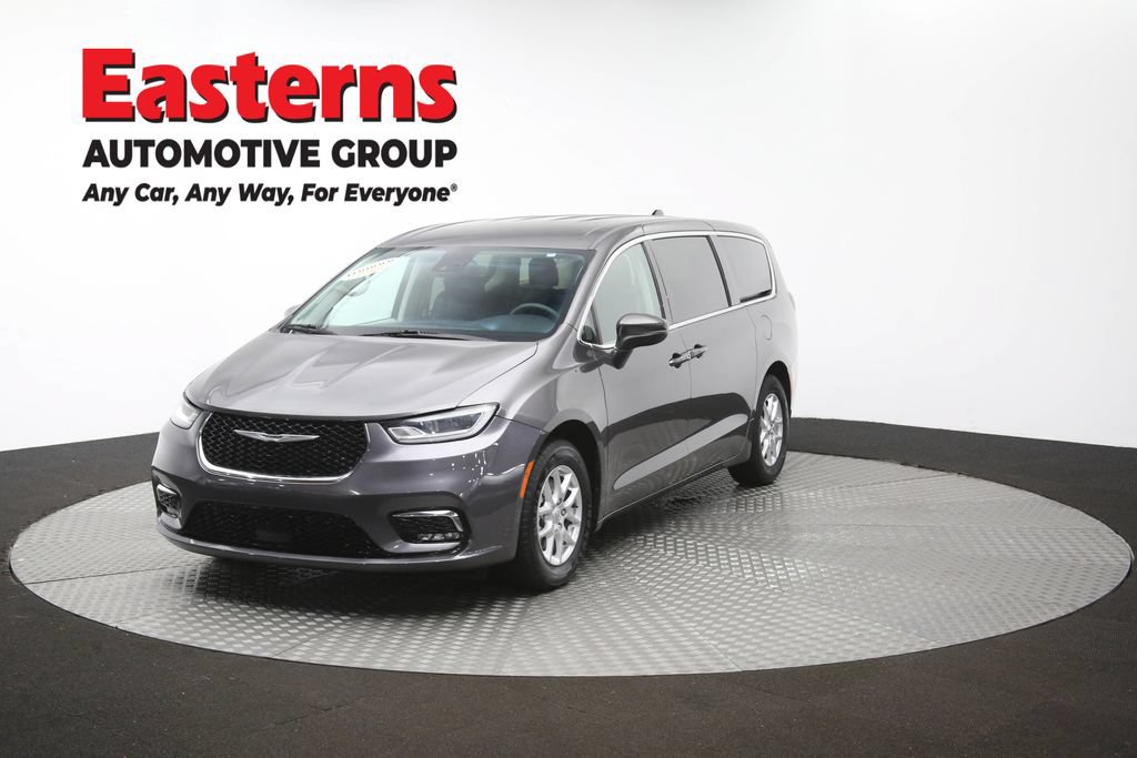 Used 2023 Chrysler Pacifica Touring-L FWD image 57