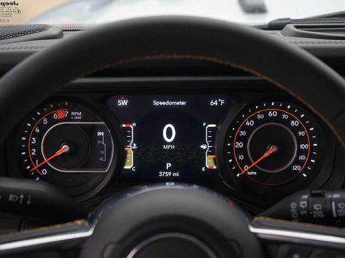 Used 2024 Jeep Wrangler Sahara image 19