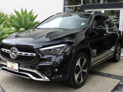 Used 2025 Mercedes-Benz GLA 250 4MATIC image 1