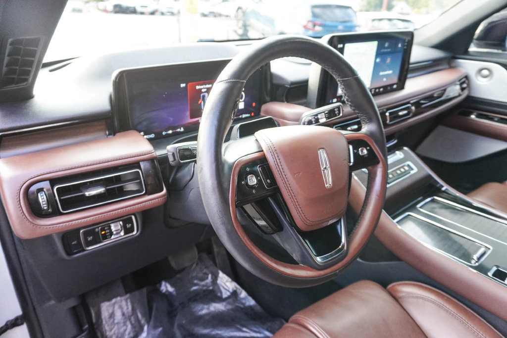Used 2025 Lincoln Aviator Reserve w/ Equipment Group 201A AWD/4WD image 17