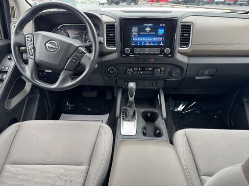 Used 2022 Nissan Frontier SV AWD/4WD image 11
