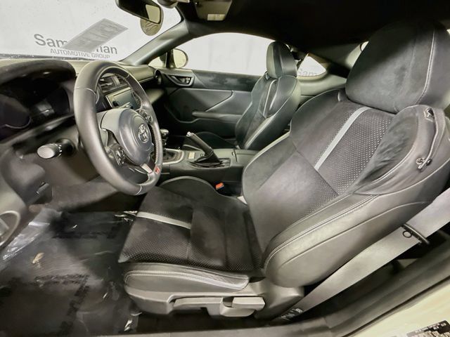 Used 2025 Toyota GR86 Premium w/ ALL Weather Mat Package (TMS) RWD image 19