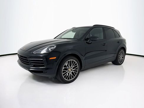 Certified 2023 Porsche Cayenne Platinum Edition image 1
