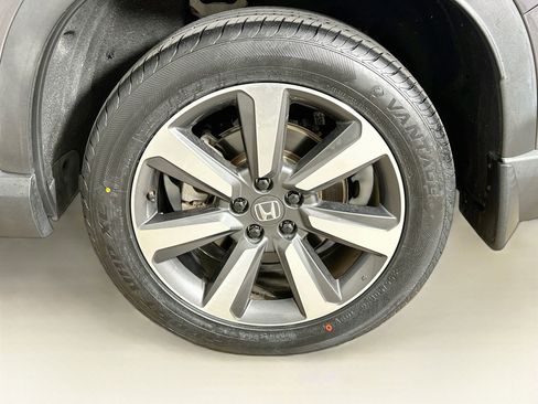 Used 2023 Honda Pilot Touring image 11