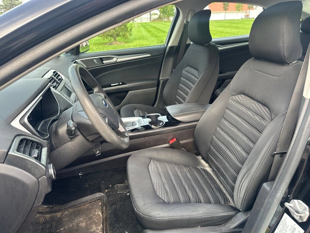 Used 2016 Ford Fusion SE FWD image 14