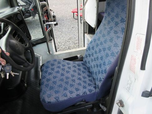 Used 2009 Chevrolet Kodiak C4500 2WD Regular Cab image 9