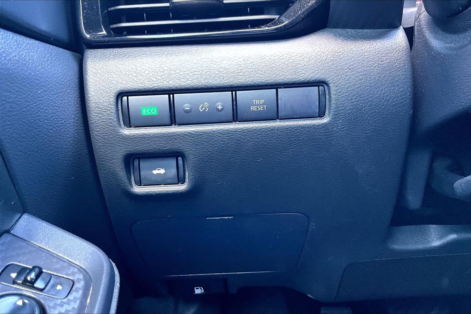 Used 2024 Nissan Sentra SV FWD image 33