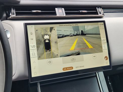 Certified 2026 Land Rover Range Rover Velar Dynamic SE AWD/4WD image 15