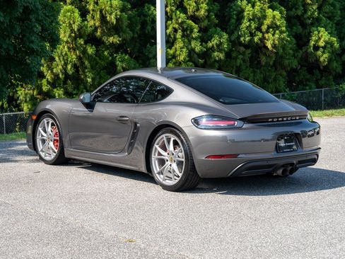 Used 2018 Porsche 718 Cayman S RWD image 3