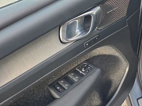 Certified 2023 Volvo XC40 B5 Ultimate w/ Climate Package image 9