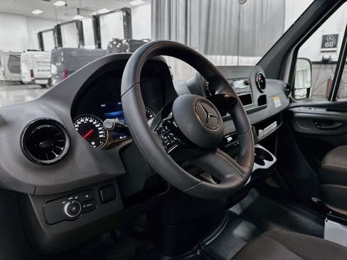 Used 2026 Mercedes-Benz Sprinter 2500 image 10