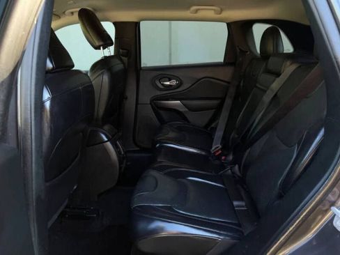 Used 2019 Jeep Cherokee Limited AWD/4WD image 16