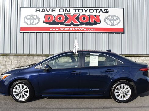 Certified 2025 Toyota Corolla XLE image 4