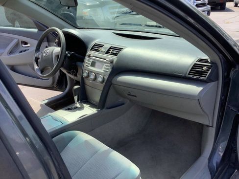 Used 2010 Toyota Camry LE FWD image 25