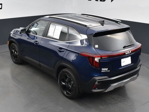Certified 2026 Kia Seltos EX w/ EX Sunroof Package FWD image 12