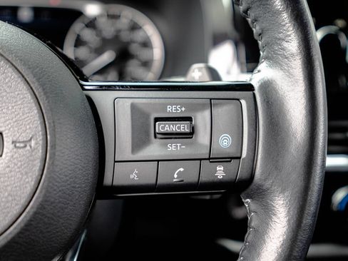 Used 2023 Nissan Pathfinder SL FWD image 17