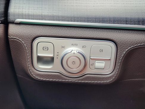 Used 2021 Mercedes-Benz GLS 450 4MATIC image 17