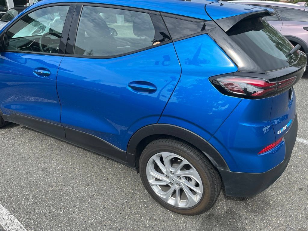 Used 2022 Chevrolet Bolt EUV LT FWD image 17